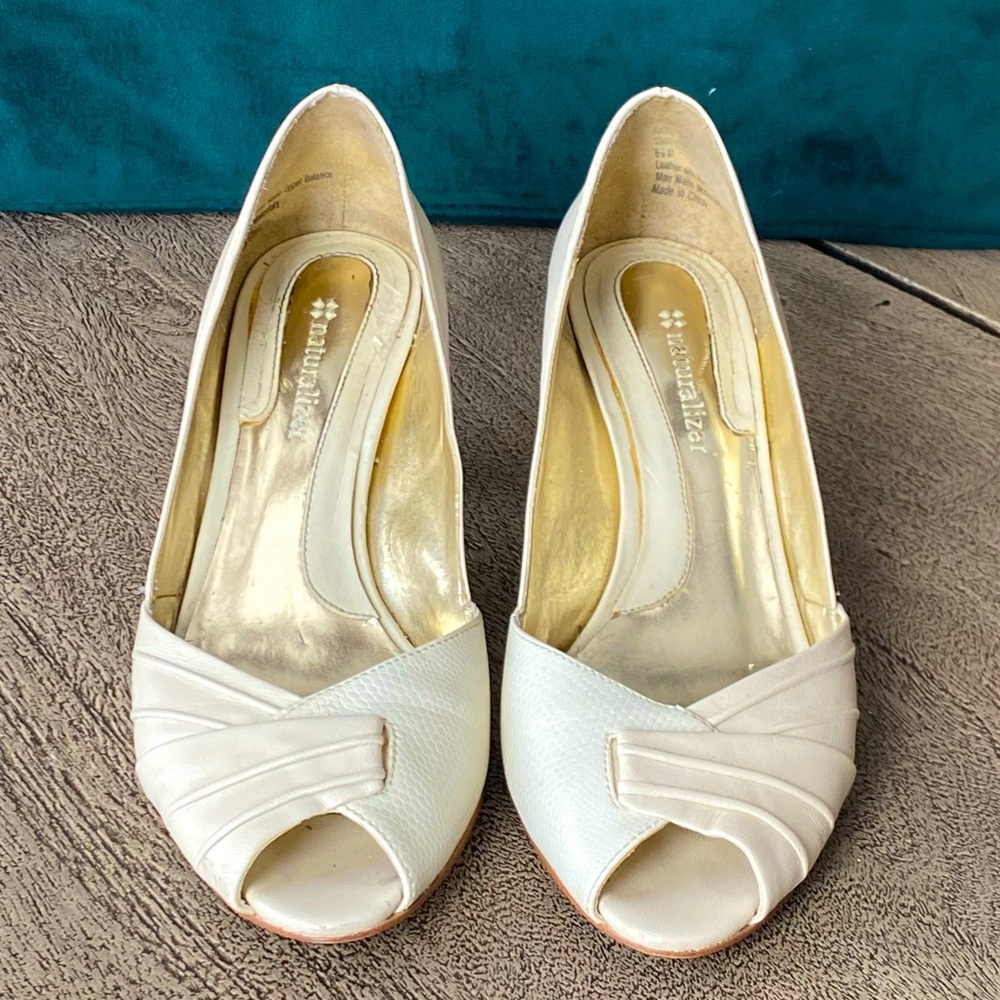 Vintage Inspired Naturalizer Peep Toe Heels in white - Women’s 6.5